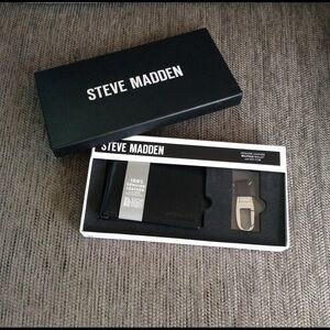 Steve Madden Black Leather Wallet Keyfob NEW